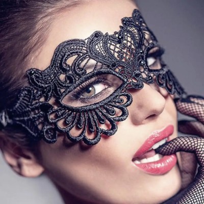 Черна BDSM маска от плетена дантела mysterious eyes