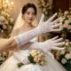 Бели дантелени ръкавици с флорален мотив
